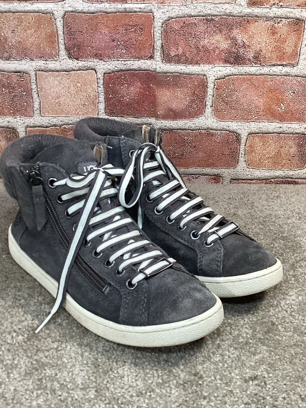 Ugg Olive  Womens high top  gray suede sneakers size 7